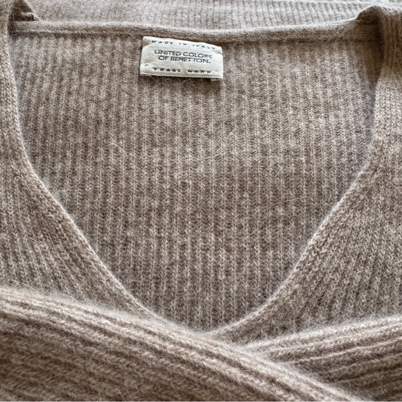 Vintage United Colors of Benetton Taupe V-Neck Sweater, Wool + Angora, Small - Picture 10 of 12